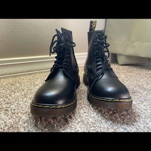 NEVER WORN combat boots